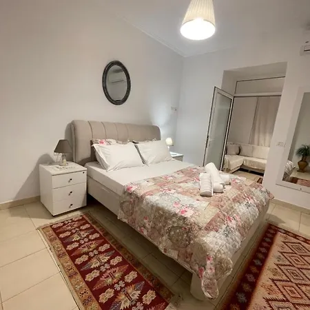 Meg's * Gjirokastër