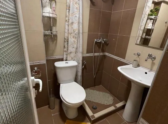 Meg's Gjirokastër